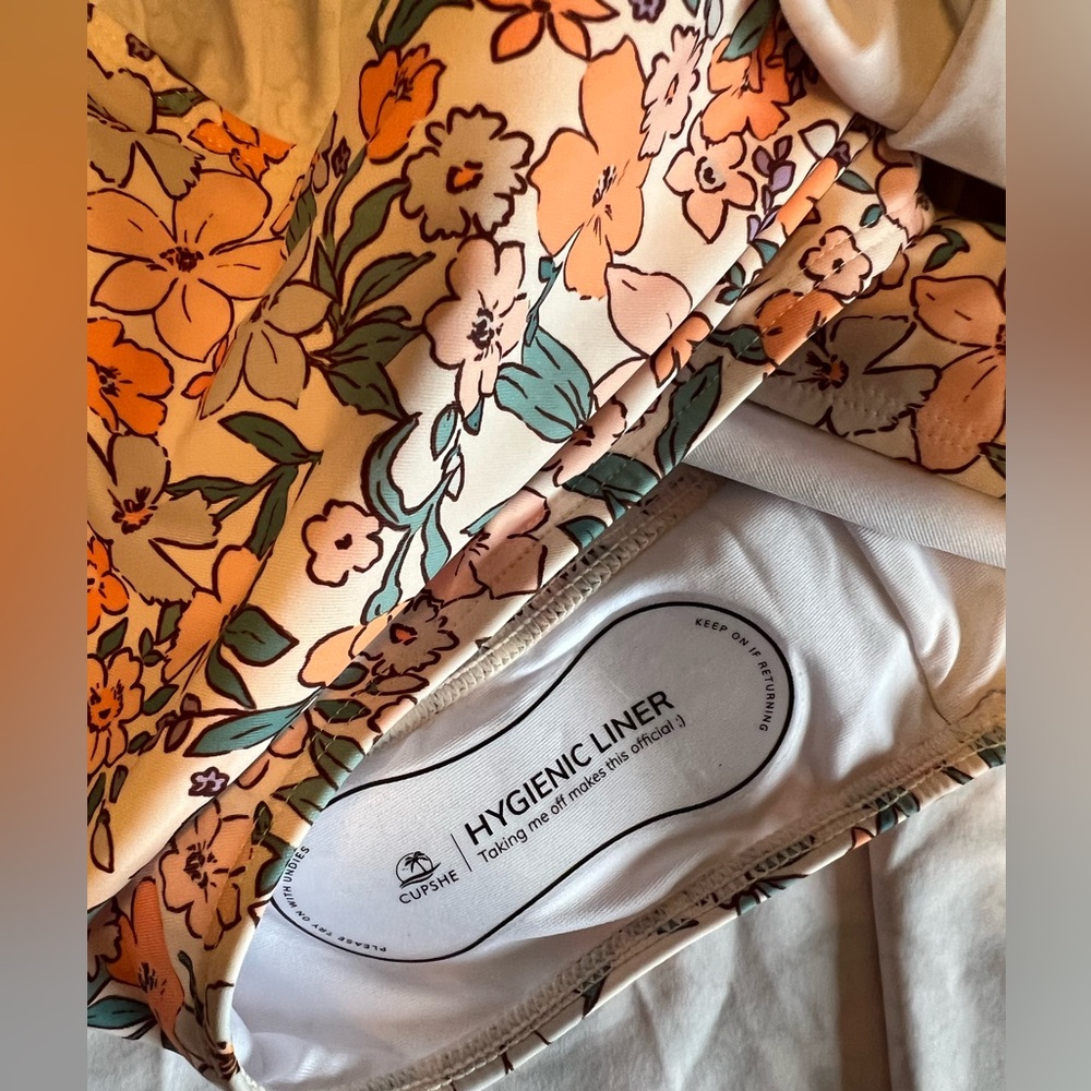 Cupshe NWT Apricot Ditsy Floral Scoop Neckline Ruching Swimdress Size M - Picture 11 of 16